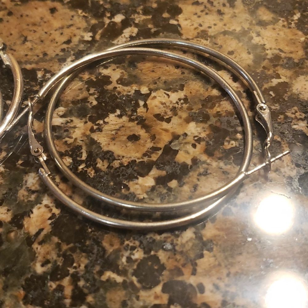 ‎2 Silver Dangle Earrings - Picture 3 of 3